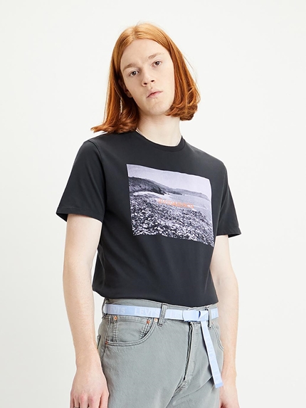 graphic crewneck tee
